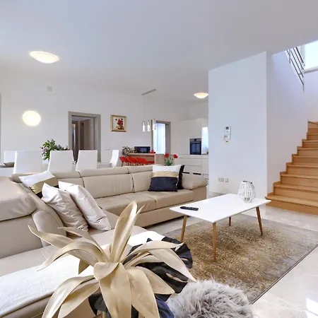 Mia Anima By Interhome וילה וודניאן