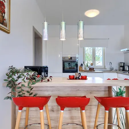 Mia Anima By Interhome * וודניאן